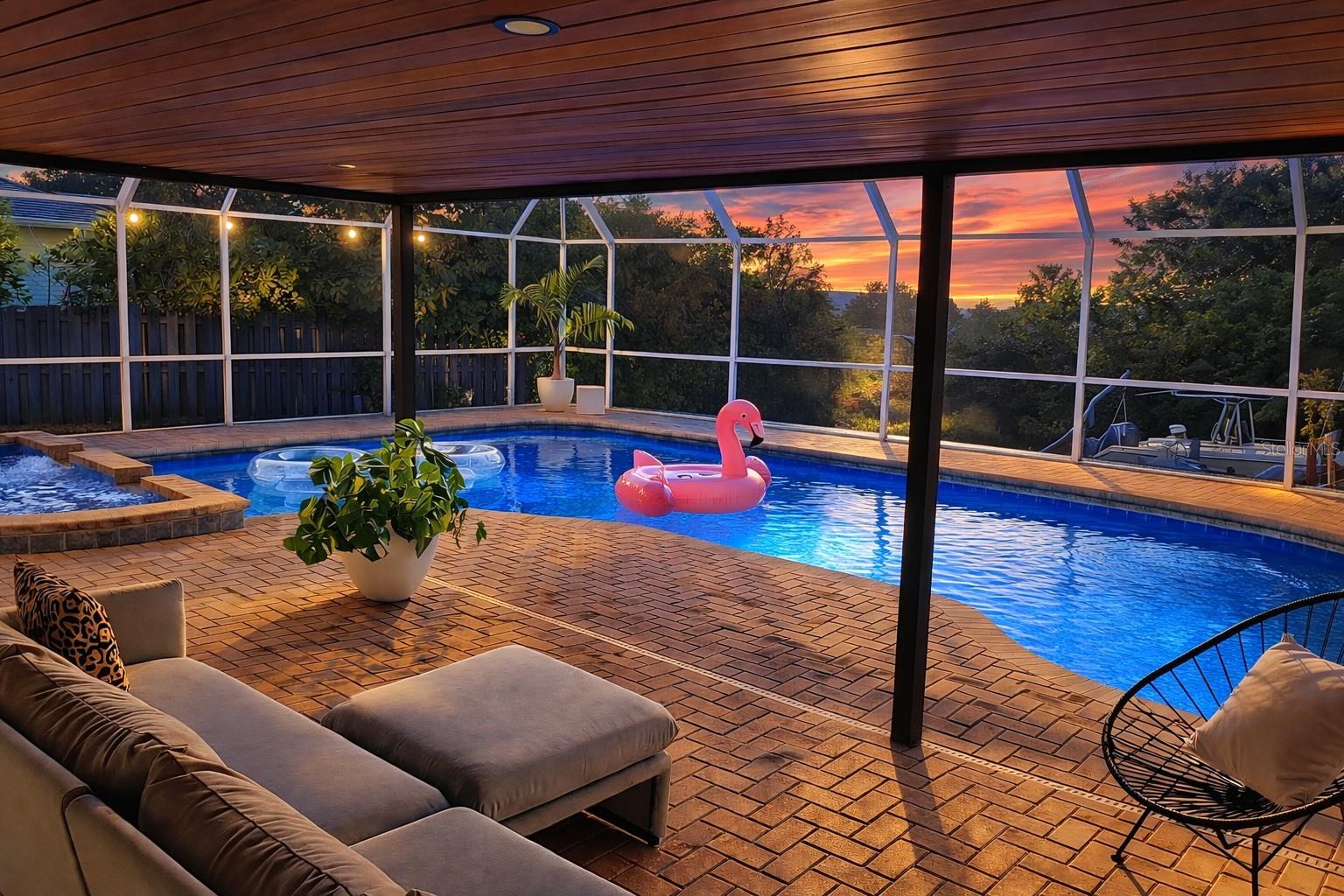 Sarasota West of Trail Waterfront- Canal living for vessels up to 45 feet