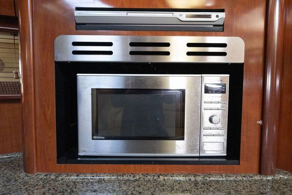 2005 Sea Ray 420 Sundancer image 32