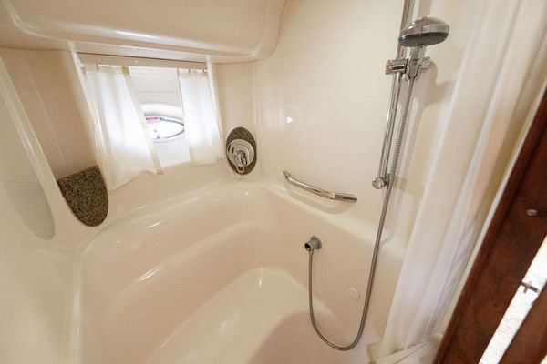 2005 Sea Ray 420 Sundancer image 42