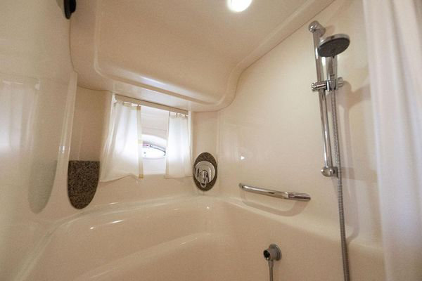 2005 Sea Ray 420 Sundancer image 43