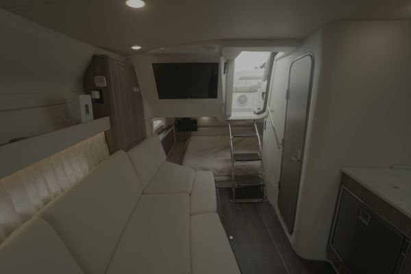2021 Regal 33 XO image 19