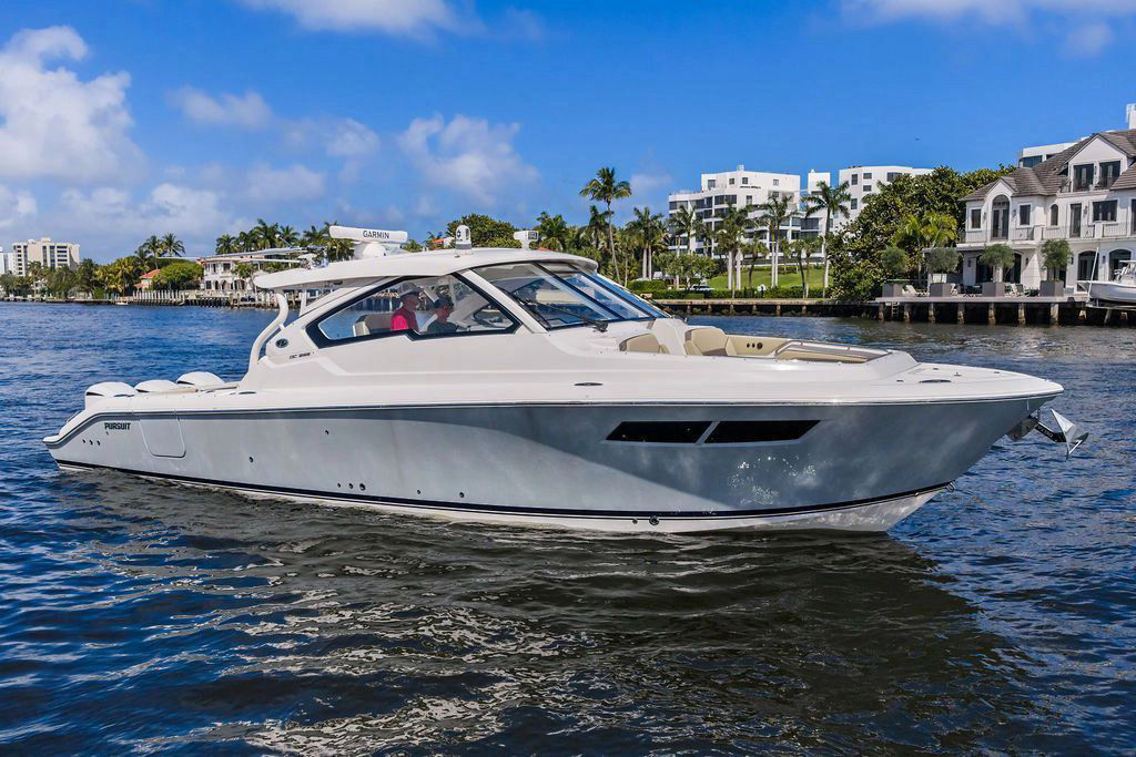2019 Pursuit DC 365 Dual Console — Florida Gulf Coast