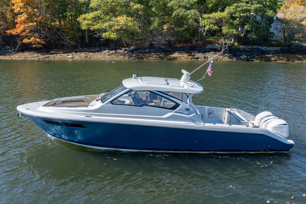 2019 Pursuit DC 365 Dual Console — Florida Gulf Coast